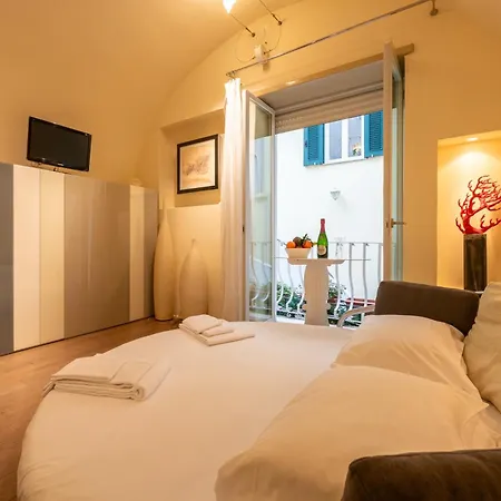49 Passi Dalla Piazzetta Di Capri